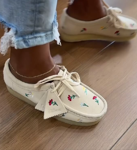 Wallabee Taupe Embroidery Flats