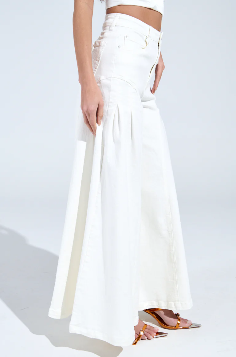 Stylish & Cool White Wide-Leg Jeans
