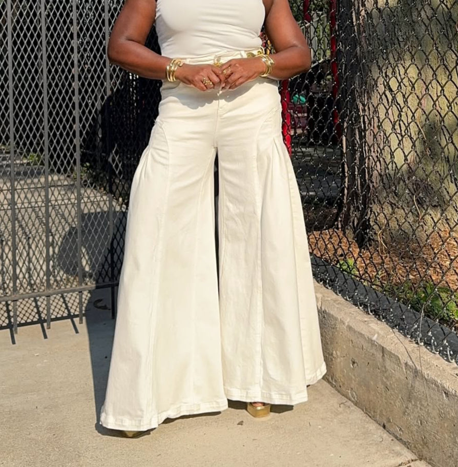 Stylish & Cool White Wide-Leg Jeans