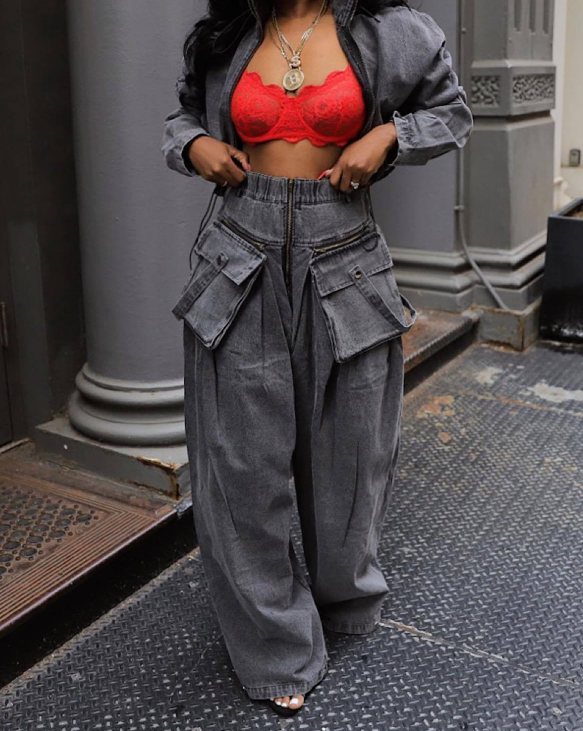 Zip-up Top & Jeans With Large Pockets