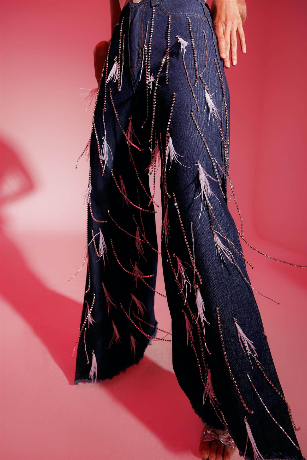 Feather Diamond Slit Straight Jeans
