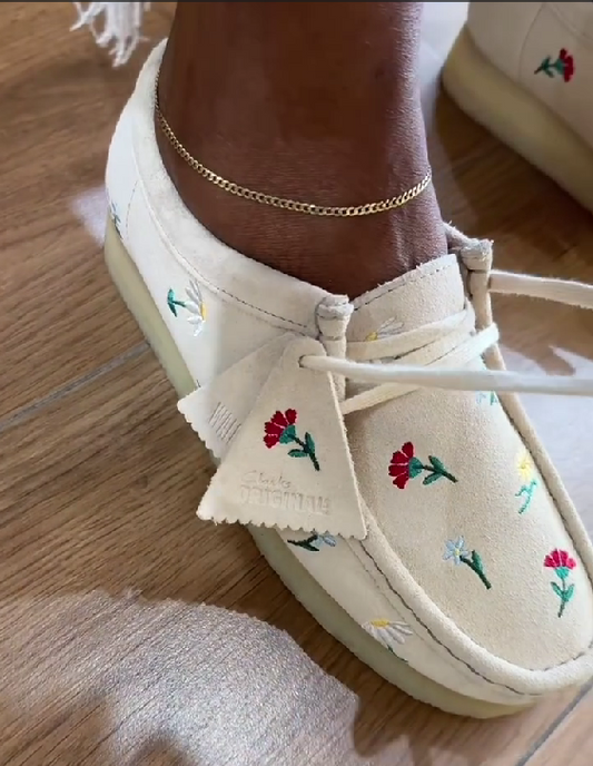 Wallabee Taupe Embroidery Flats