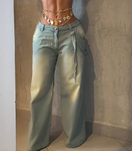 Baggy Jeans with Cargo Pockets On The Back