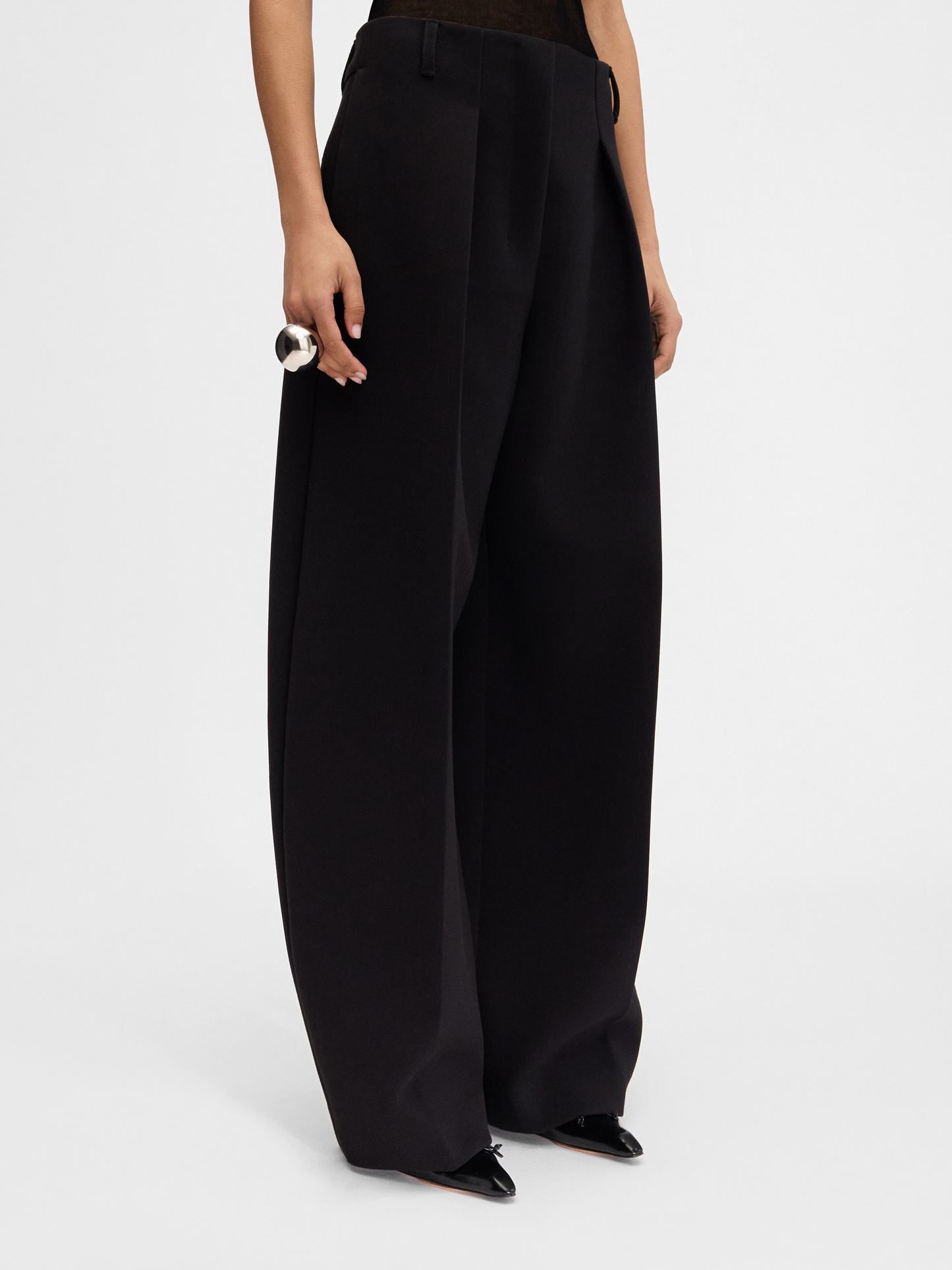 Pleated Loose Fit Micro Sickle Suit Pants