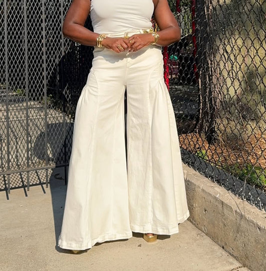 Stylish & Cool White Wide-Leg Jeans